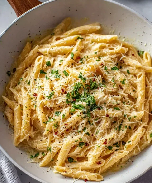 One Pot Creamy Garlic Pasta (Just 20 Minutes!)