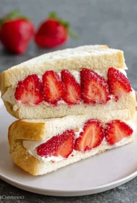 4-ingredient Strawberry Sando