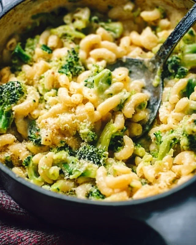 One Pot Healthy Broccoli Mac and Cheese